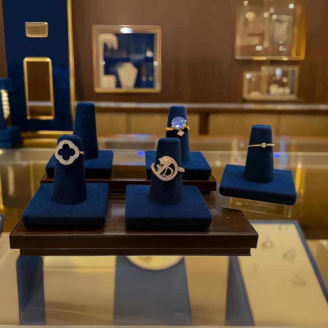 Premium Velvet Finger Ring Holder Stand