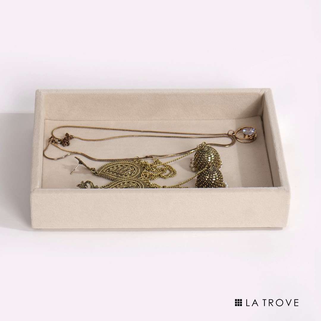 Cream velvet plain jewellery tray for organising necklaces, bracelets, rings and delicate accessories – La Trove