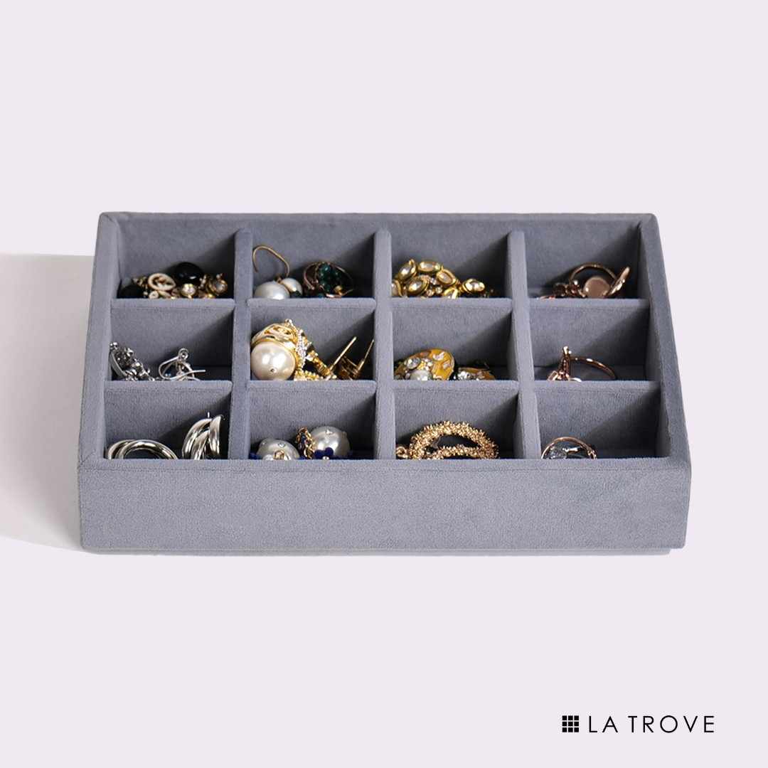 Empty grey velvet 12 slot jewellery organiser tray with individual compartments for jewellery storage – La Trove