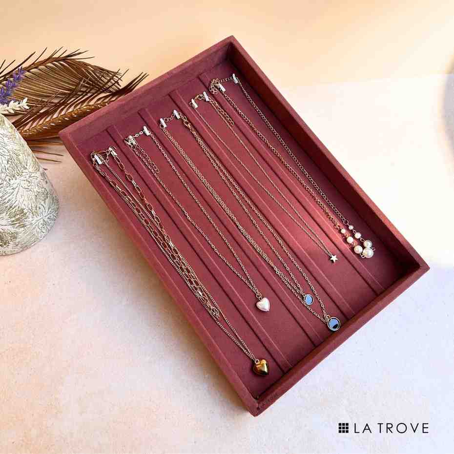 Dark pink velvet necklace and chain organiser tray for luxury jewellery storage and display – La Trove