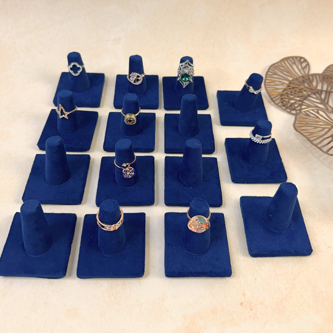 Soft Velvet Ring Holder – Compact Jewellery Display Stand.