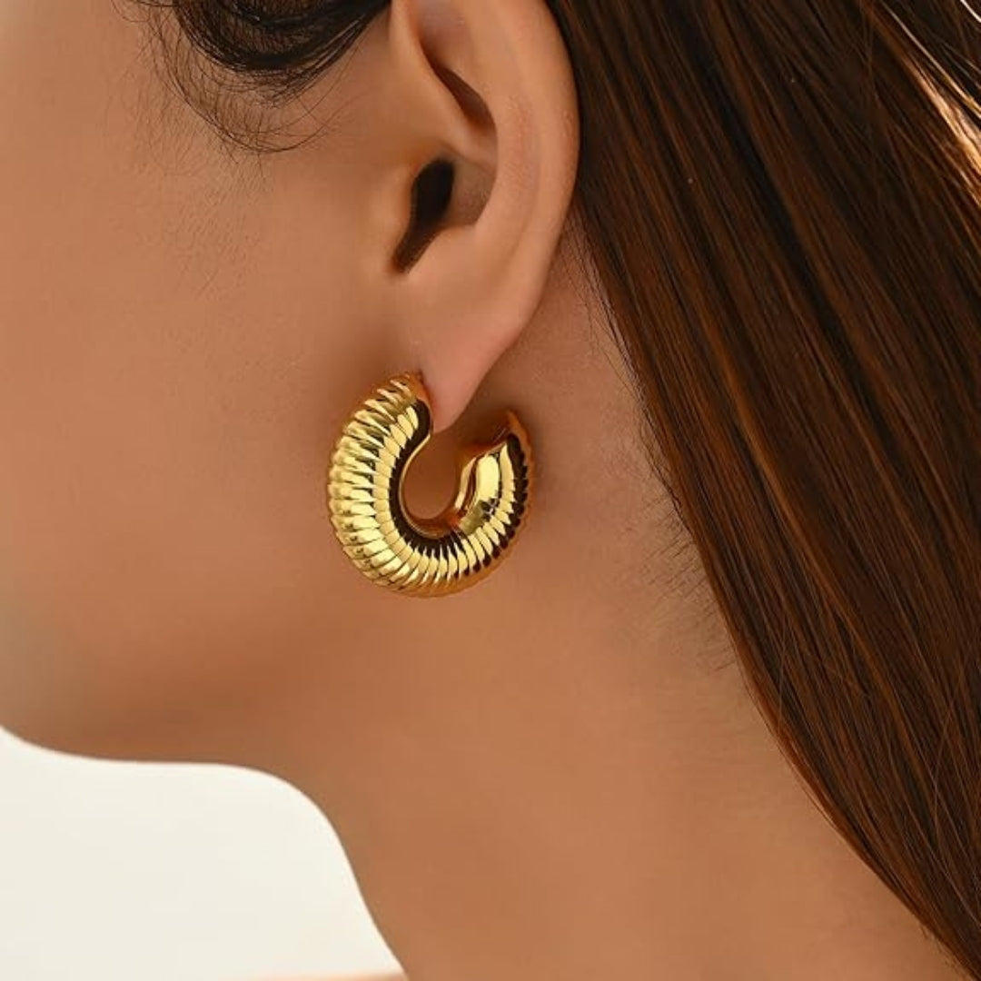 Stylish ribbed hoop earrings for women.