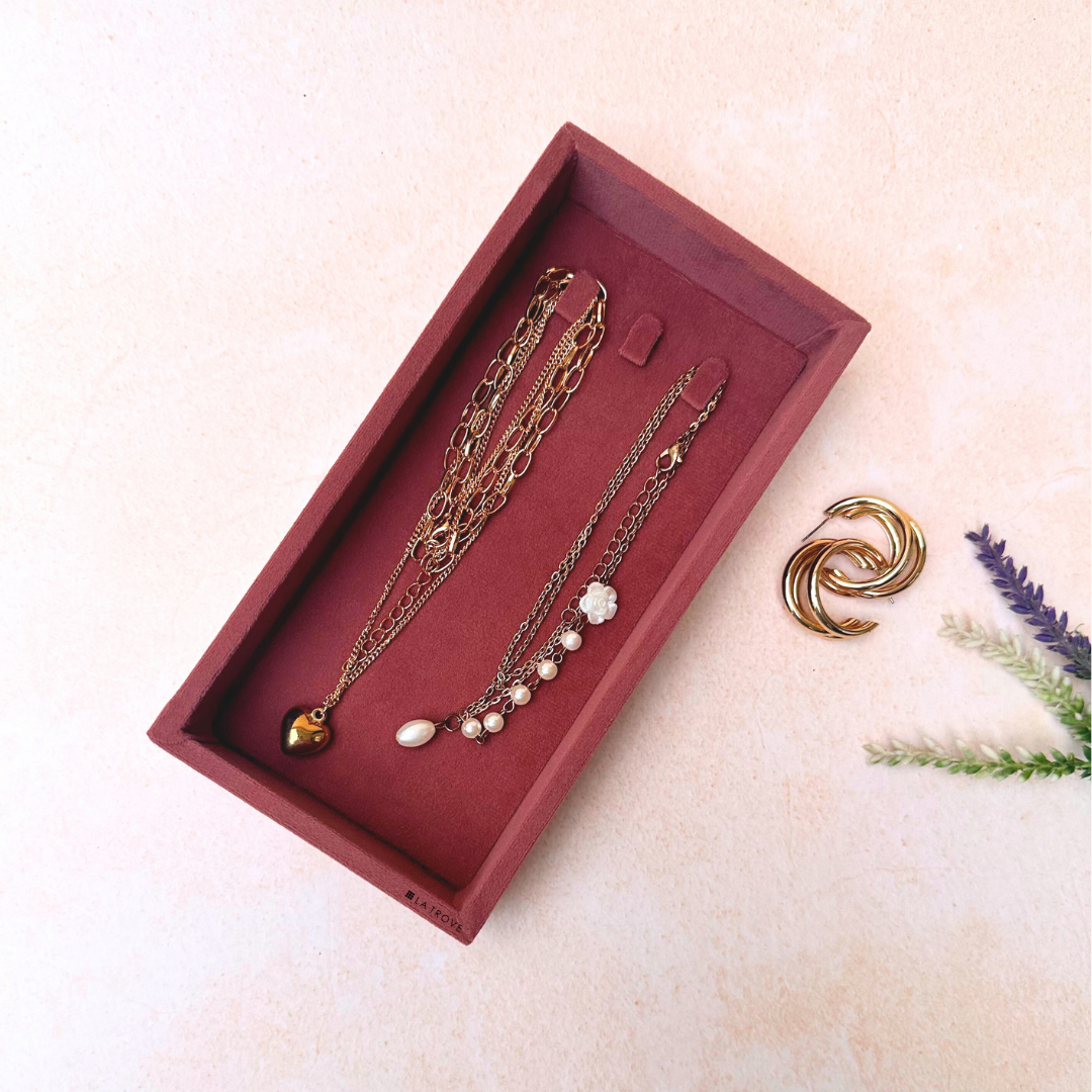 Dark pink 3-slot chain tray for thin necklaces and pendants.