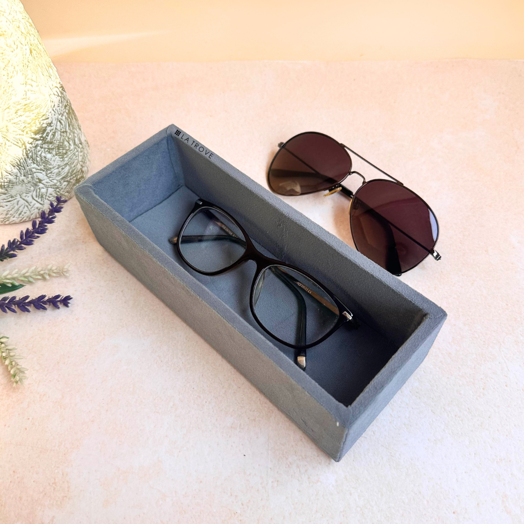 single-slot grey velvet sunglasses tray with leatherette finish