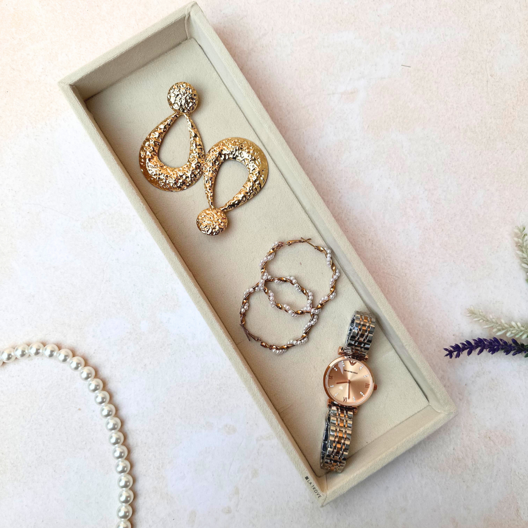 Cream plain jewellery tray organiser with velvet-lined flat surface