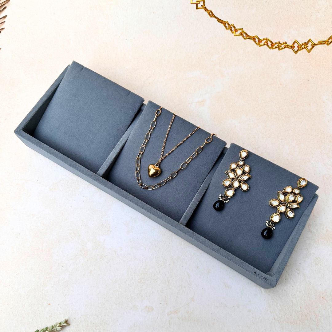Grey 3-slot jewelry organiser for pendant and chain storage