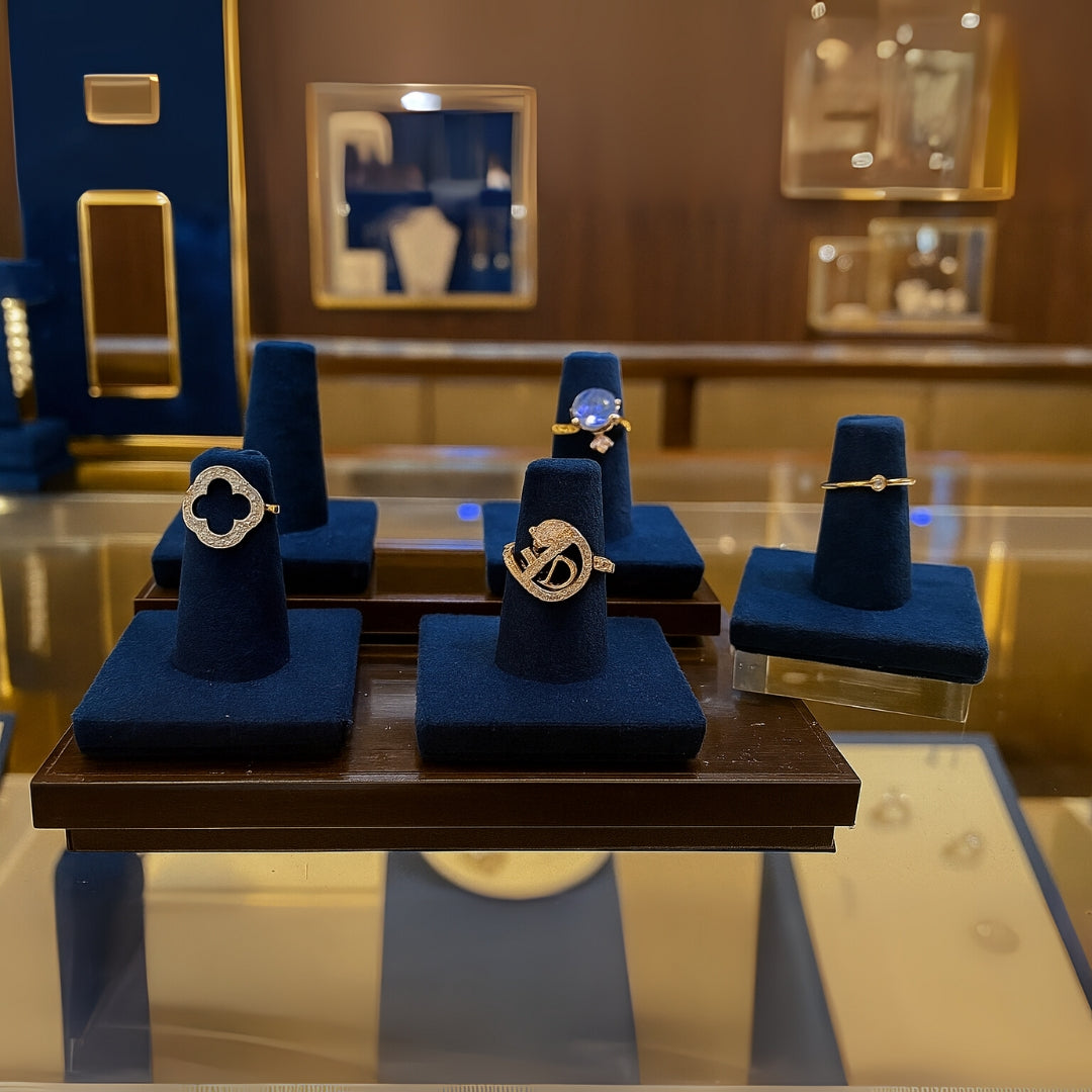Velvet Jewellery Ring Display – Premium Retail & Home Accessory.