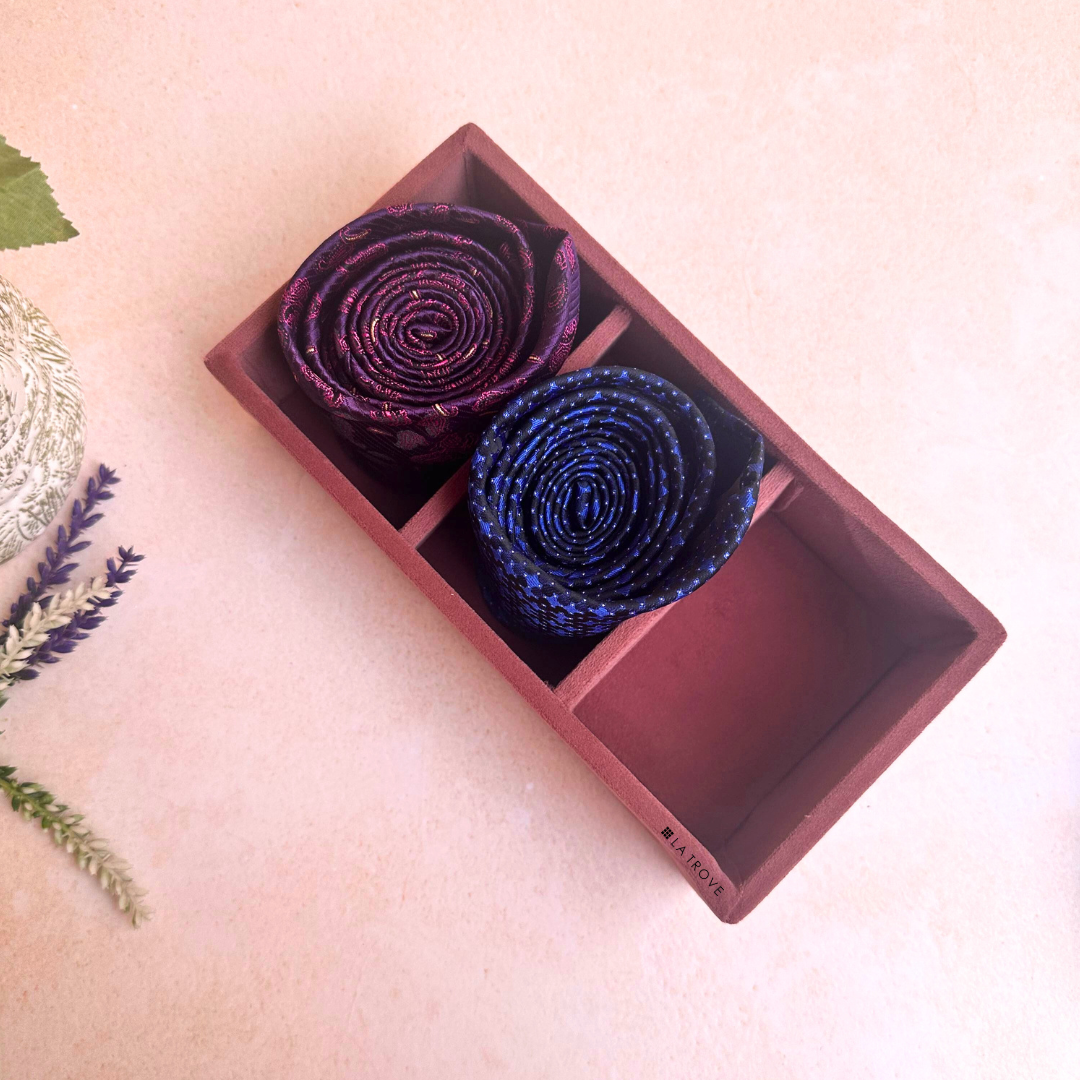 Dark pink 3-slot velvet tie tray with elegant finish