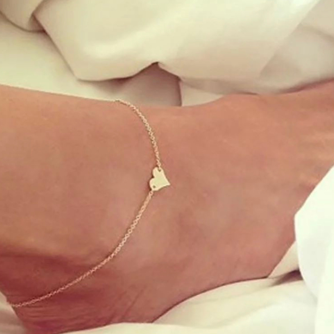 Beautiful Heart Anklet for Women – Stylish Foot Jewelry.