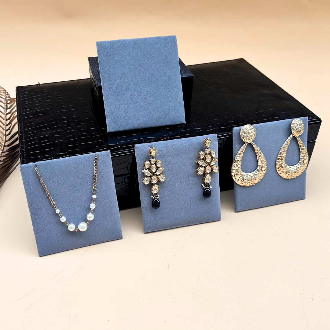 Necklace & Earrings Holder in Grey.