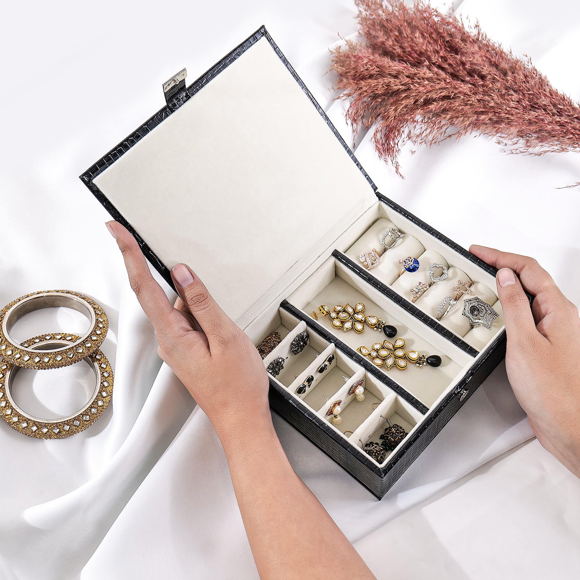 Black Luxury Jewellery Box Organizer – Elegant Storage | La Trove.