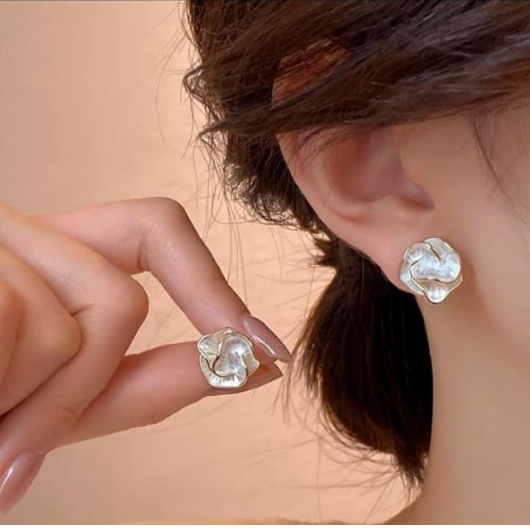 Pearl Floral Earrings – Timeless Jewelry for Women.