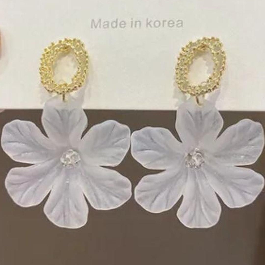 Trendy floral dangle earrings with chic frosted finish.