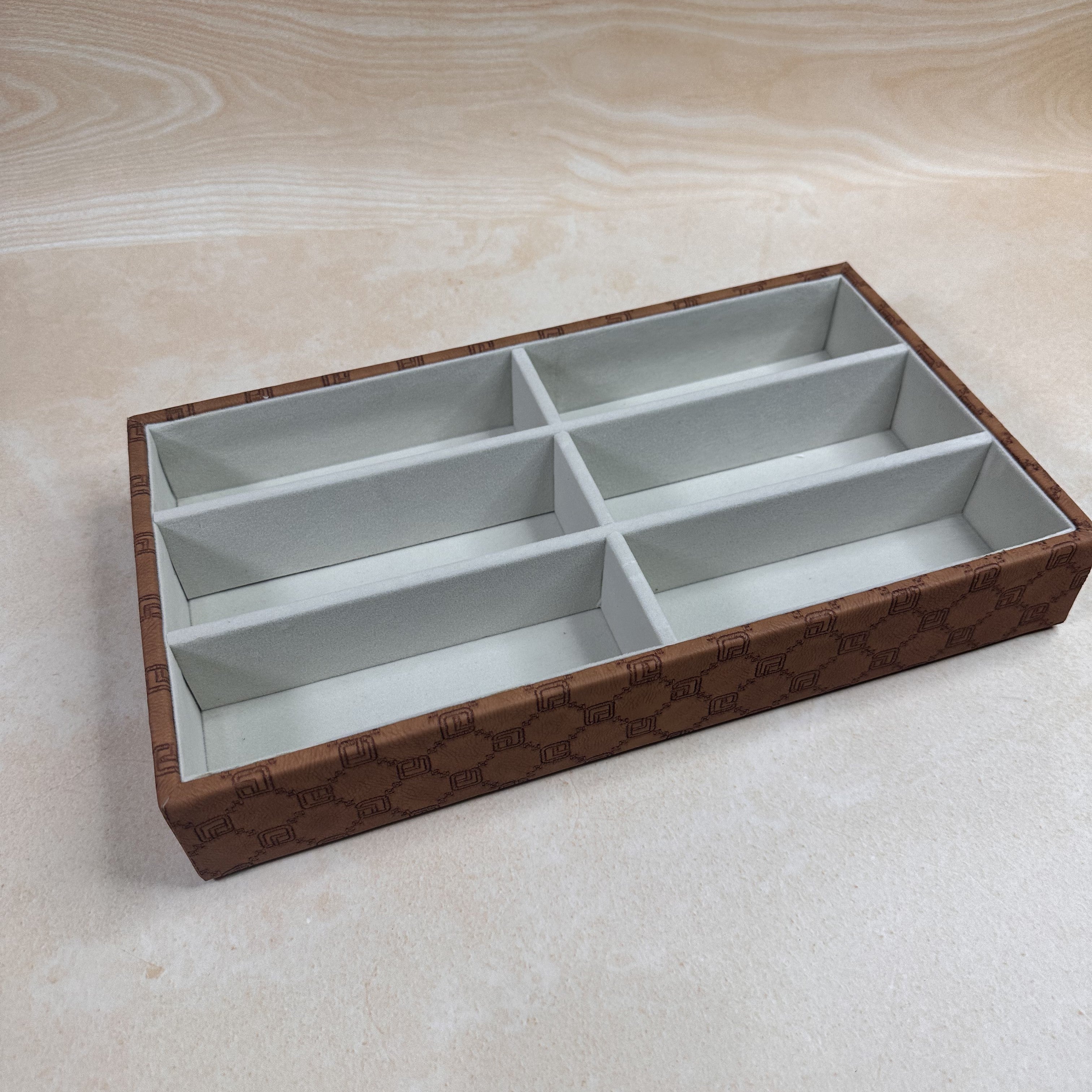 ^ Slot Sunglass Organiser Tray