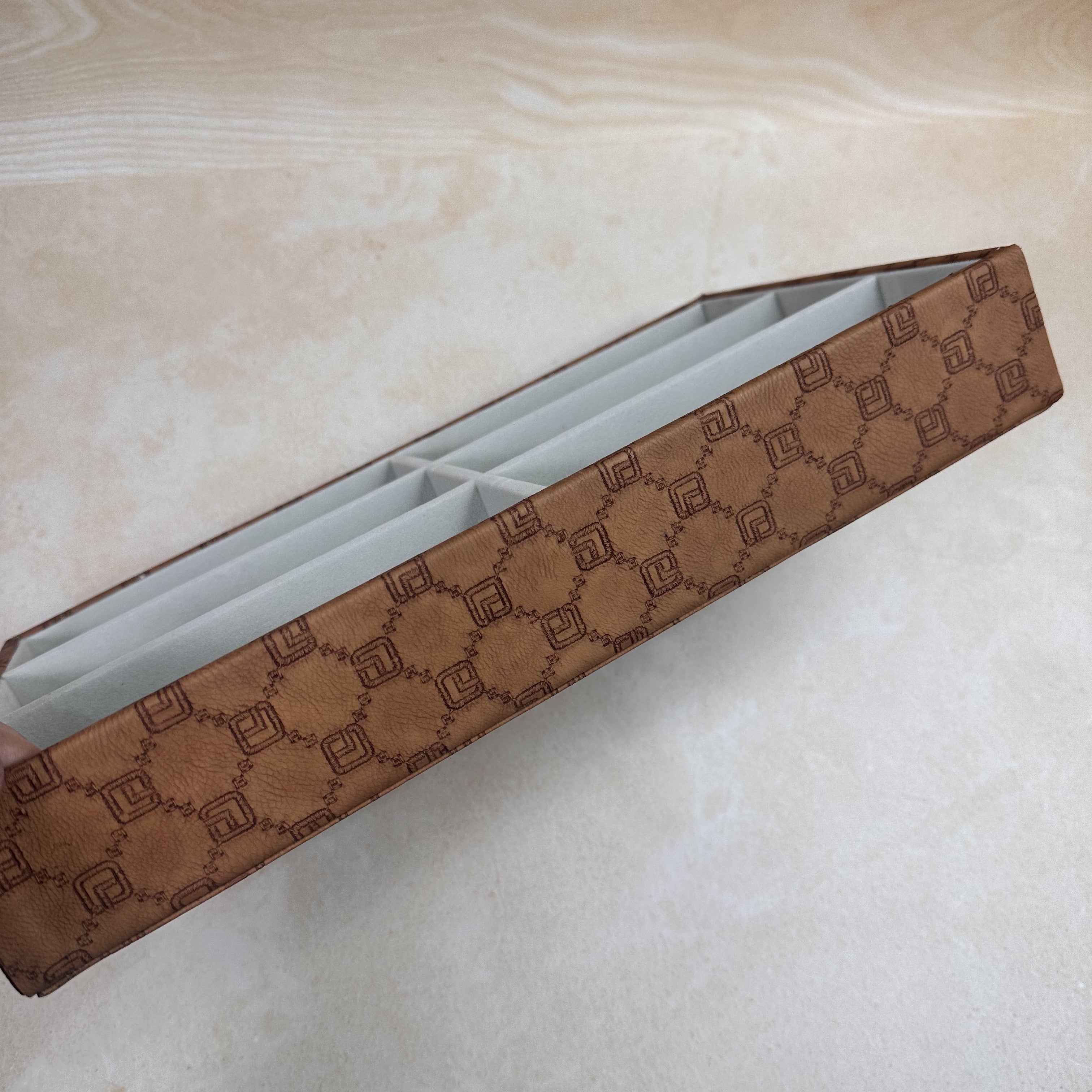 ^ Slot Sunglass Organiser Tray