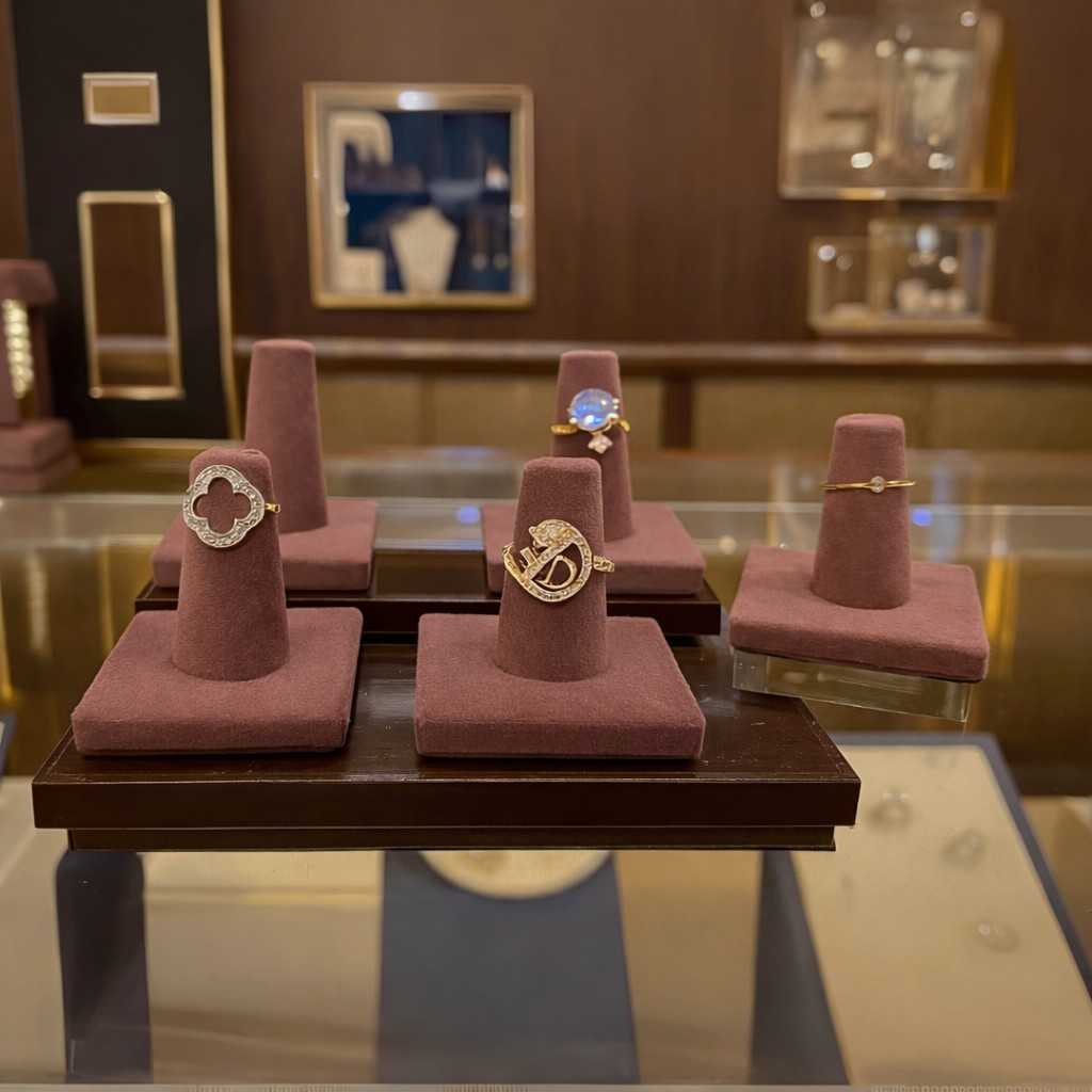Premium Velvet Finger Ring Holder Stand