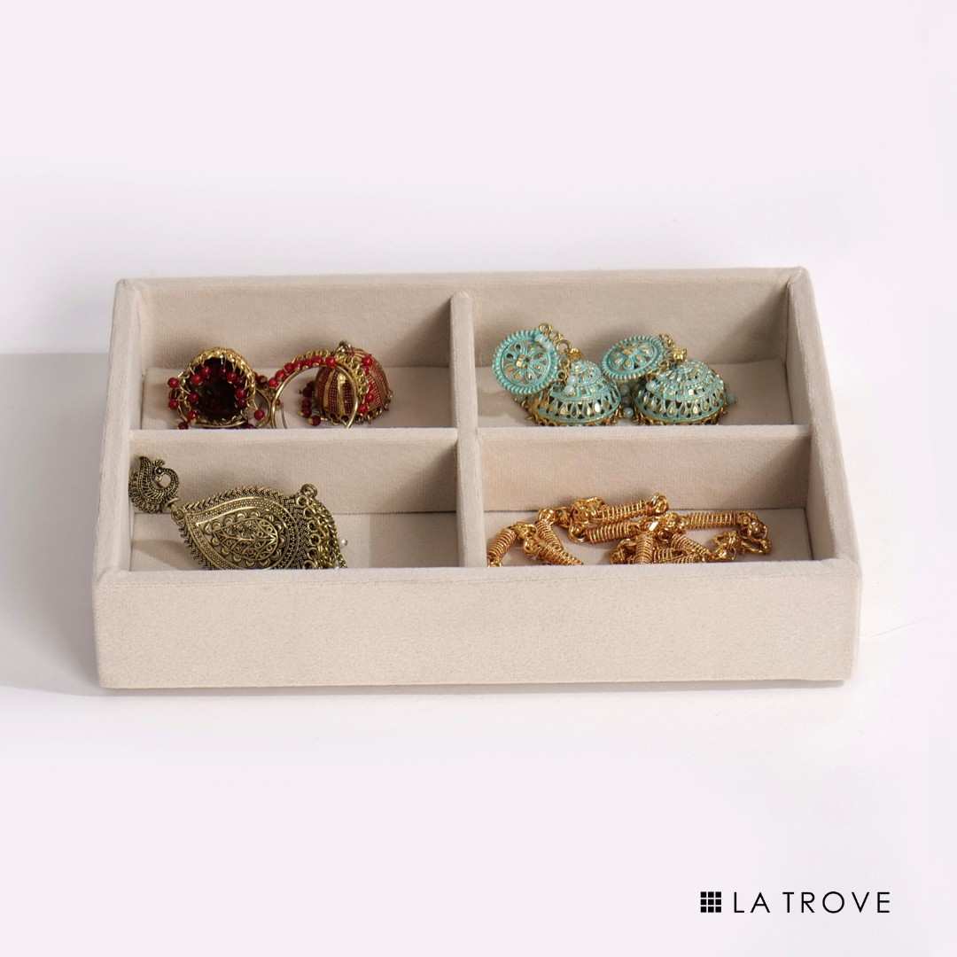 Cream velvet plain jewellery tray for organising necklaces, bracelets, rings and delicate accessories – La Trove