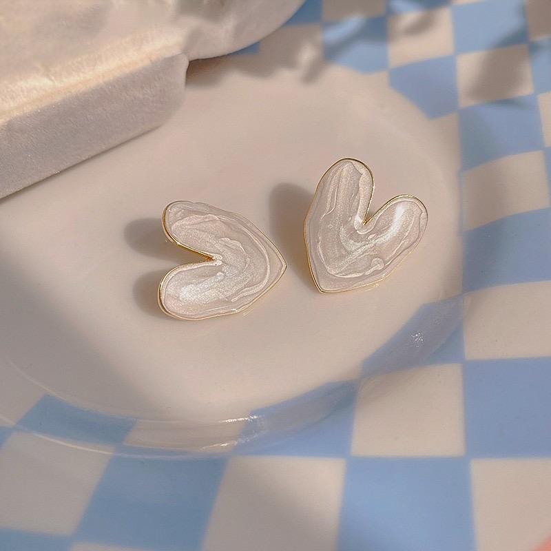 White Heart Stud Earrings by La Trove – Minimal Romantic Jewelry for Daily Wear.