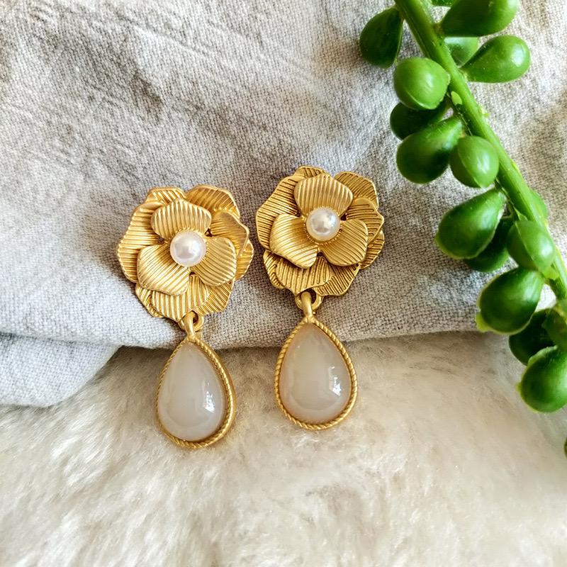 Lightweight Floral Dangle Earrings.