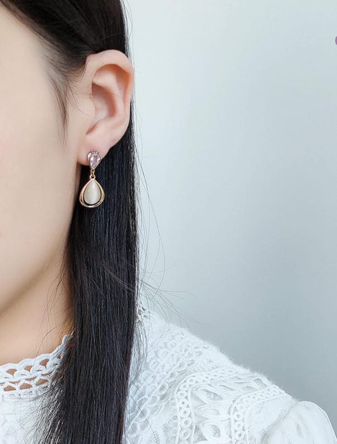 Elegant Pearl Drop Earrings by La Trove – Classic & Lightweight Design.