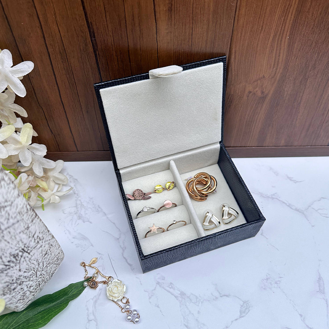 La Trove Ring Plain Jewellery Box in Black – Handcrafted Velvet Lining.
